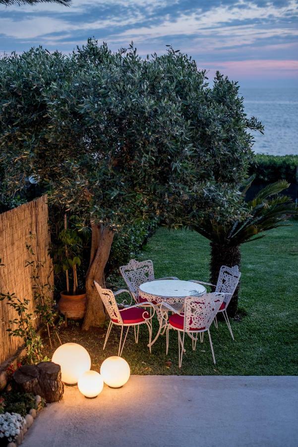Oikia Eleanthi - Beachfront Garden Home! Mytikas  Exterior photo